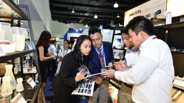 Exhibitors were able to interact with visitors and demonstrate new techniques and products.